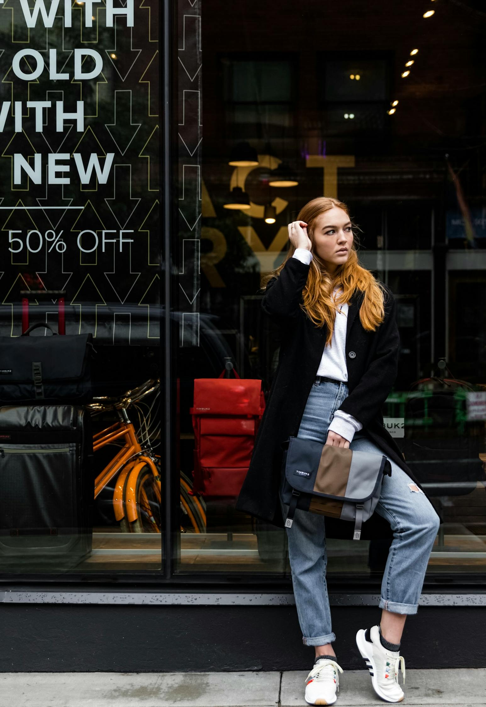 吳亦凡最新造型引領(lǐng)潮流，展現(xiàn)全新魅力風(fēng)采