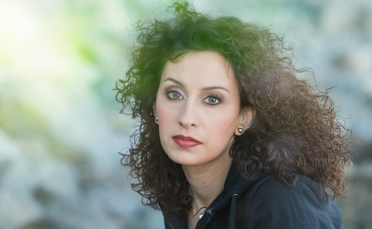 米蘭達可兒最新短發(fā)造型，時尚重塑與魅力突破