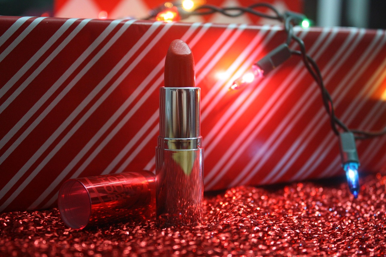 引領(lǐng)時(shí)尚潮流的炫彩魅力，最新口紅廣告獨(dú)家呈現(xiàn)